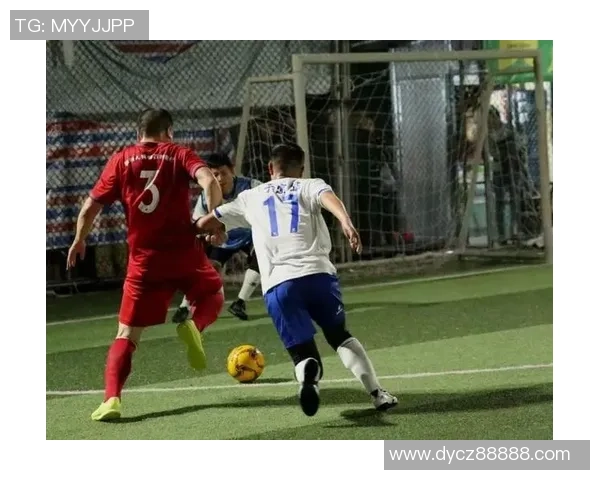 足球望月：在月光下追逐梦想的绿茵场与心灵的交响乐